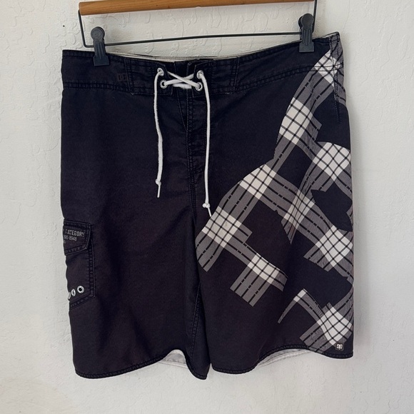 DC Other - Vintage DC Black Plaid Spell Out 10 in inseam Built in Can Opener Swim Trunks 34